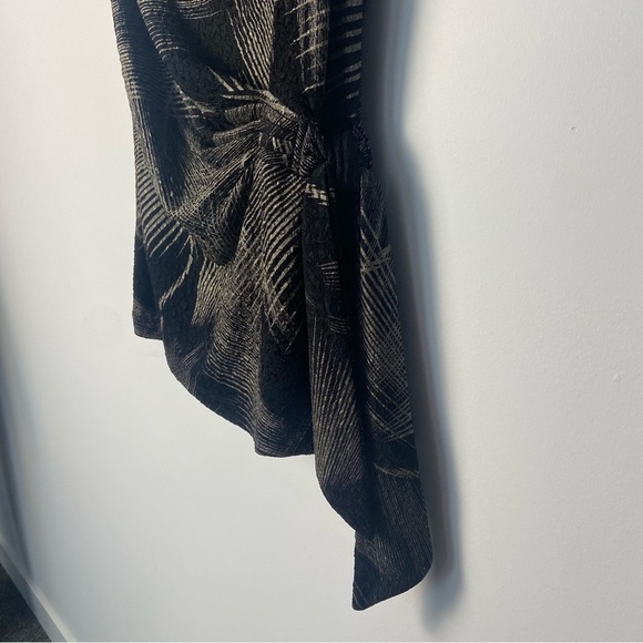 ⚪️ Frank Lyman / gold black design with faux twist tie cap sleeevs - Picture 8 of 10